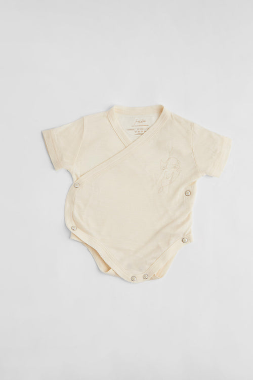 Je m’aime Baby Body Kimono “Mon Coeur d’amour” – Short Sleeve Gift Box + Complimentary Tights