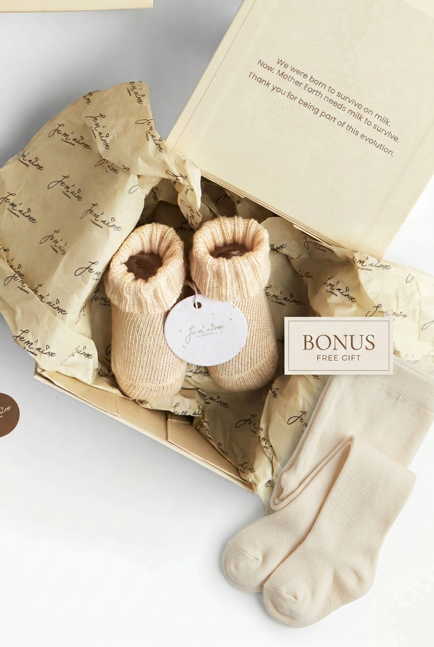 Je m’aime Little Baby Shoes “Pieds D’amour” Gift Box + Complimentary Tights